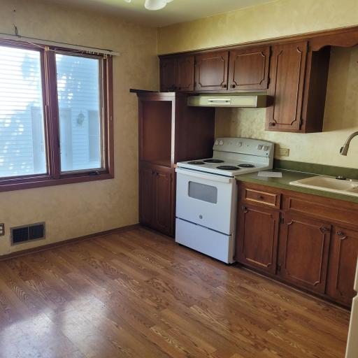 704 16th Avenue N, South Saint Paul, MN 55075