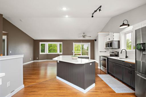 5487 Kahler Drive NE, Albertville, MN 55301