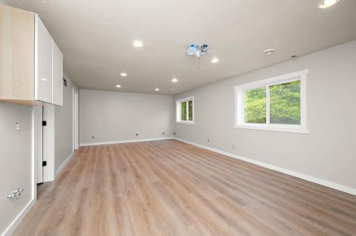 5487 Kahler Drive NE, Albertville, MN 55301