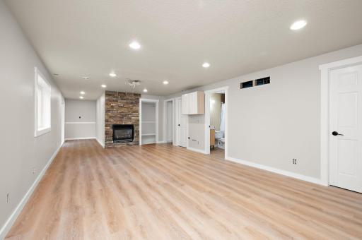 5487 Kahler Drive NE, Albertville, MN 55301