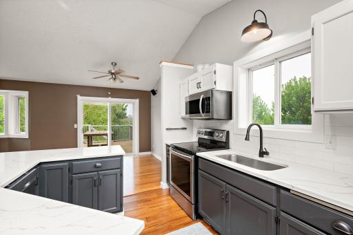 5487 Kahler Drive NE, Albertville, MN 55301