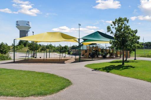 Minutes from Quarry Point Park & Cobblestone Lake Park.