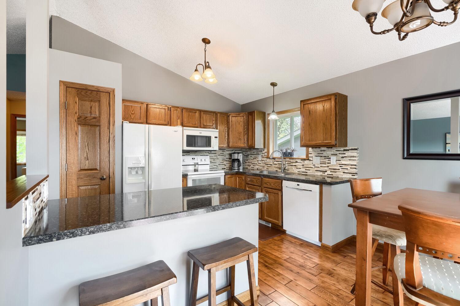 18095 Echo Terrace - Web Quality - 006 - 06 Kitchen.jpg