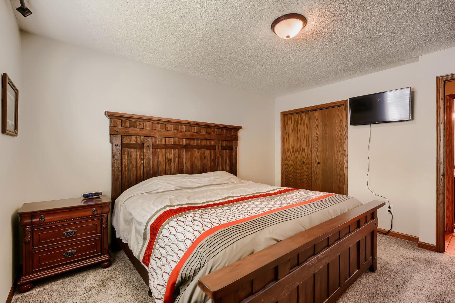 18095 Echo Terrace - Web Quality - 018 - 18 Primary Bedroom.jpg