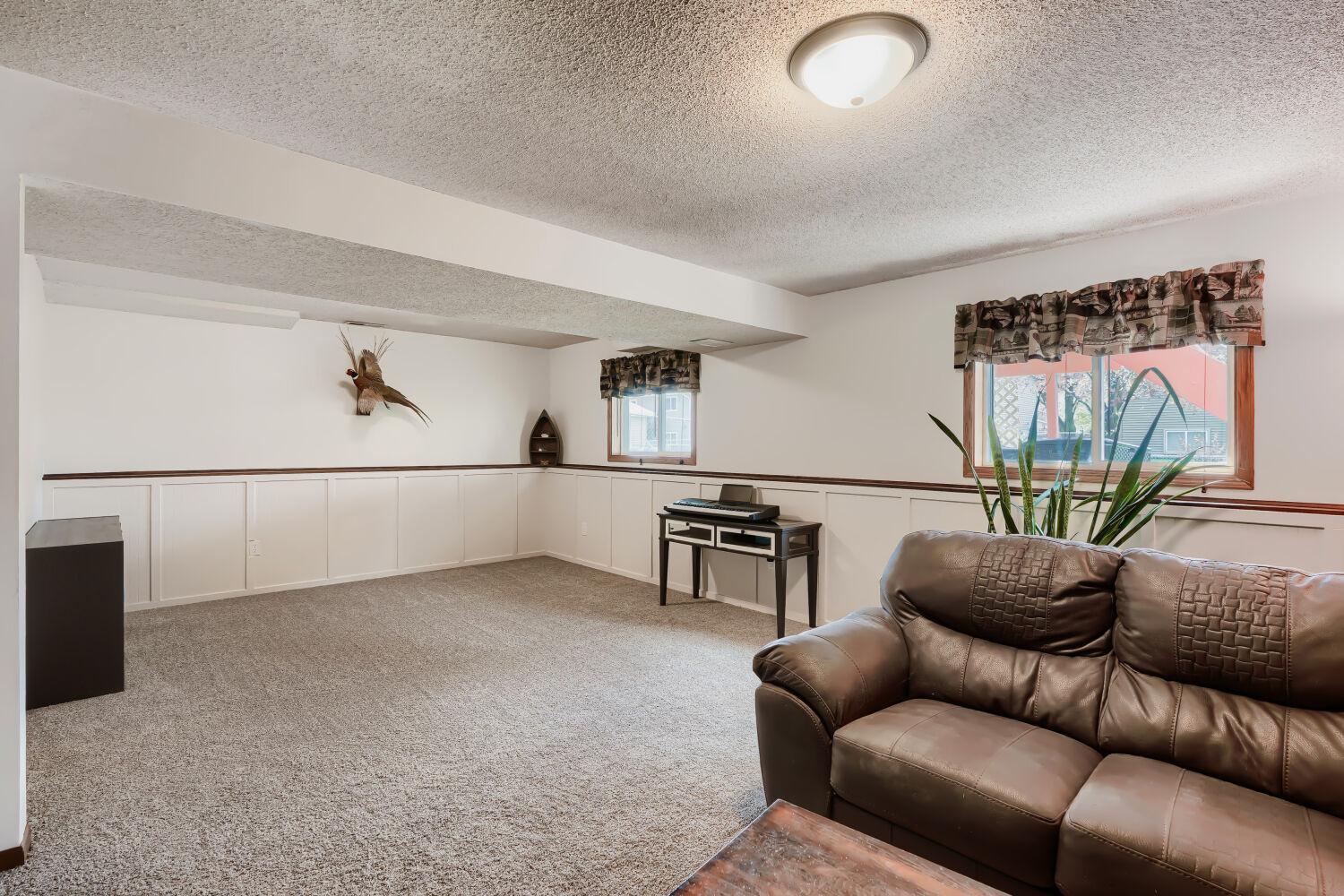 18095 Echo Terrace - Web Quality - 014 - 14 Family Room.jpg