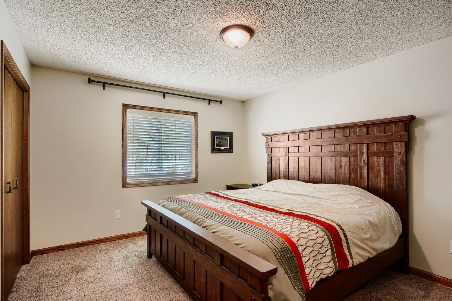 18095 Echo Terrace - Web Quality - 017 - 17 Primary Bedroom.jpg