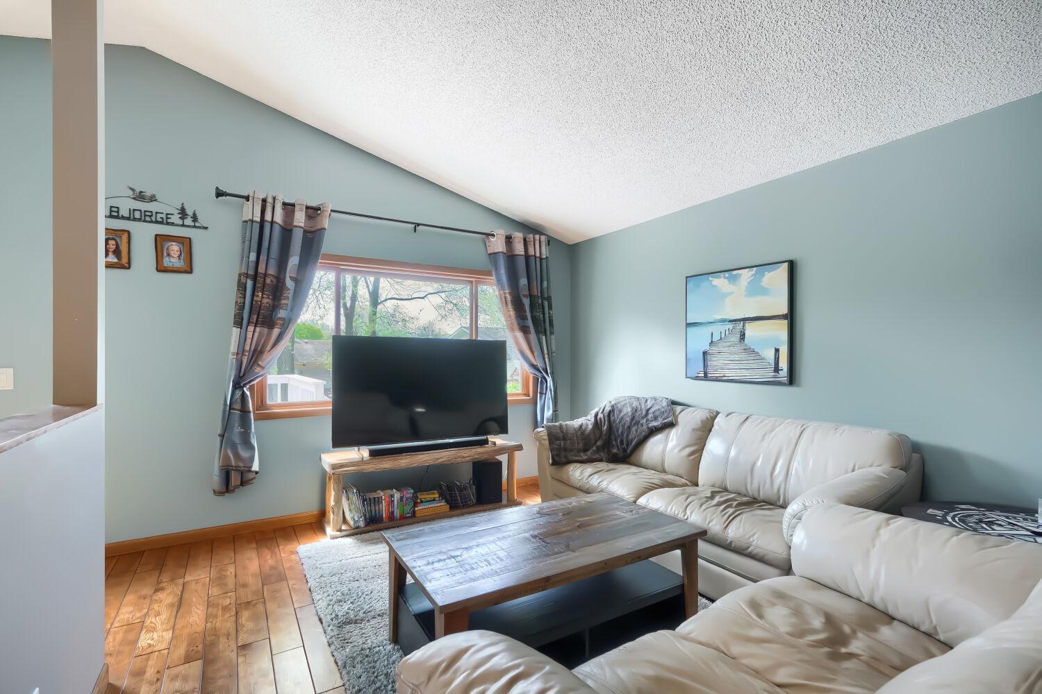 18095 Echo Terrace - Web Quality - 011 - 11 Family Room.jpg