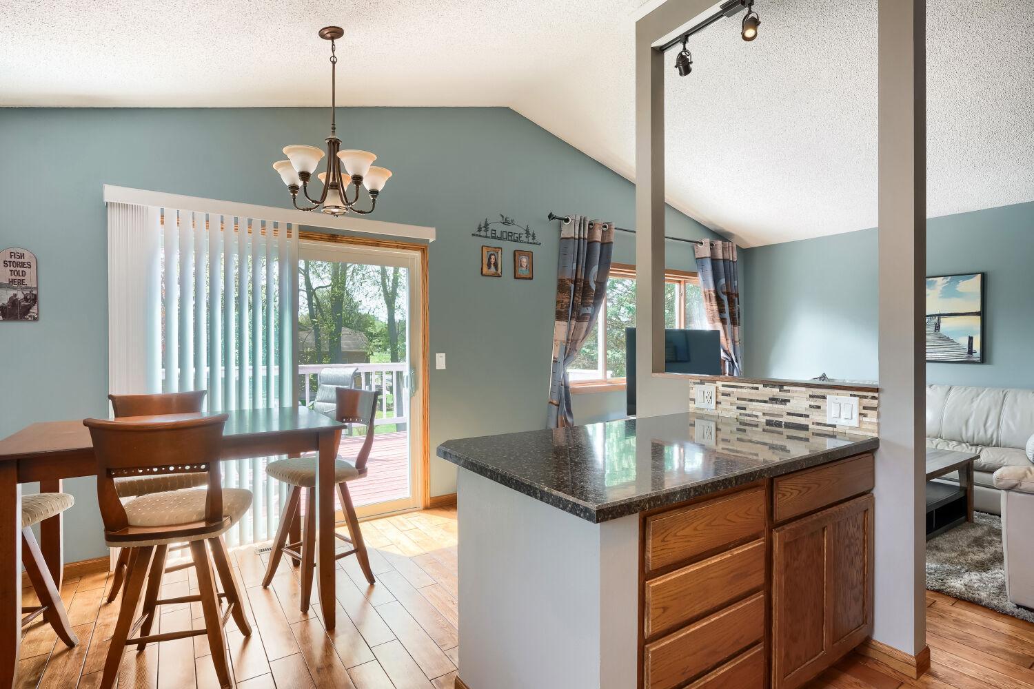 18095 Echo Terrace - Web Quality - 009 - 09 Breakfast Area.jpg