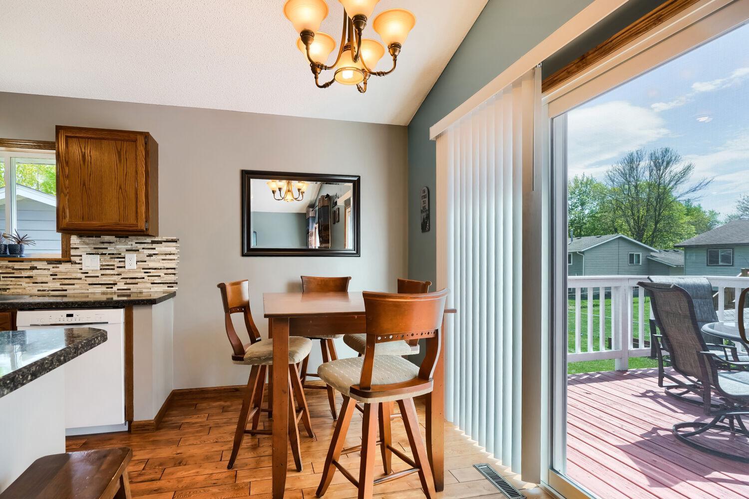 18095 Echo Terrace - Web Quality - 010 - 10 Breakfast Area.jpg