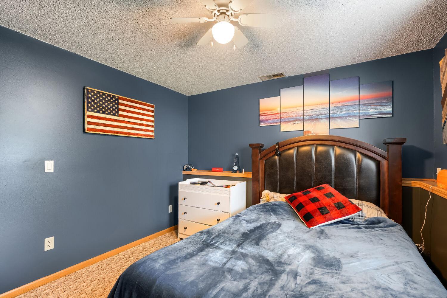 18095 Echo Terrace - Web Quality - 021 - 23 Bedroom.jpg