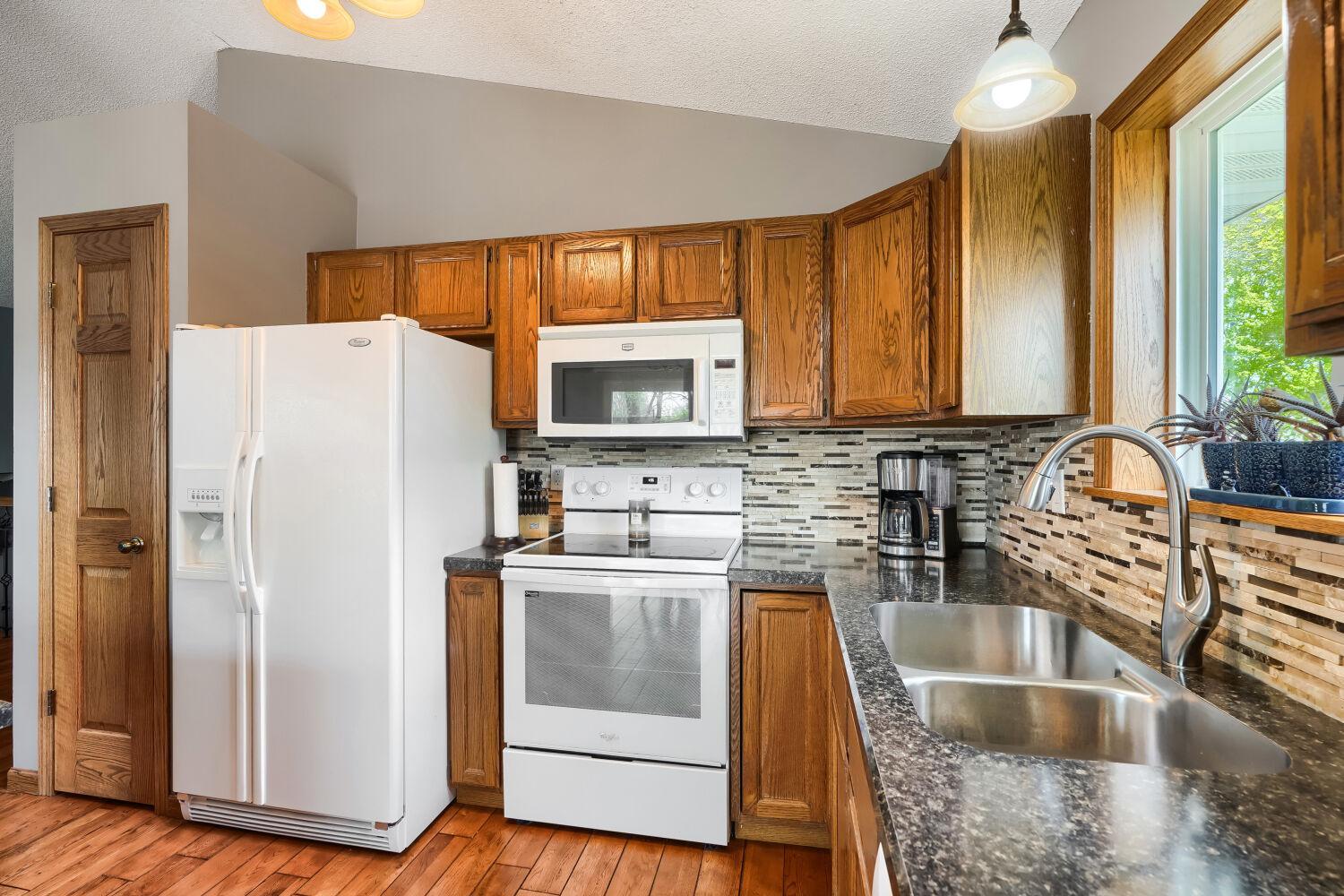 18095 Echo Terrace - Web Quality - 007 - 07 Kitchen.jpg