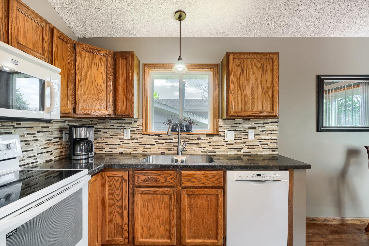 18095 Echo Terrace - Web Quality - 008 - 08 Kitchen.jpg