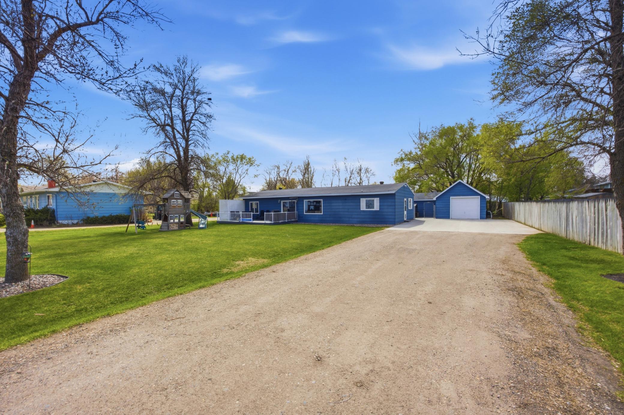 Driveway/Front Yard