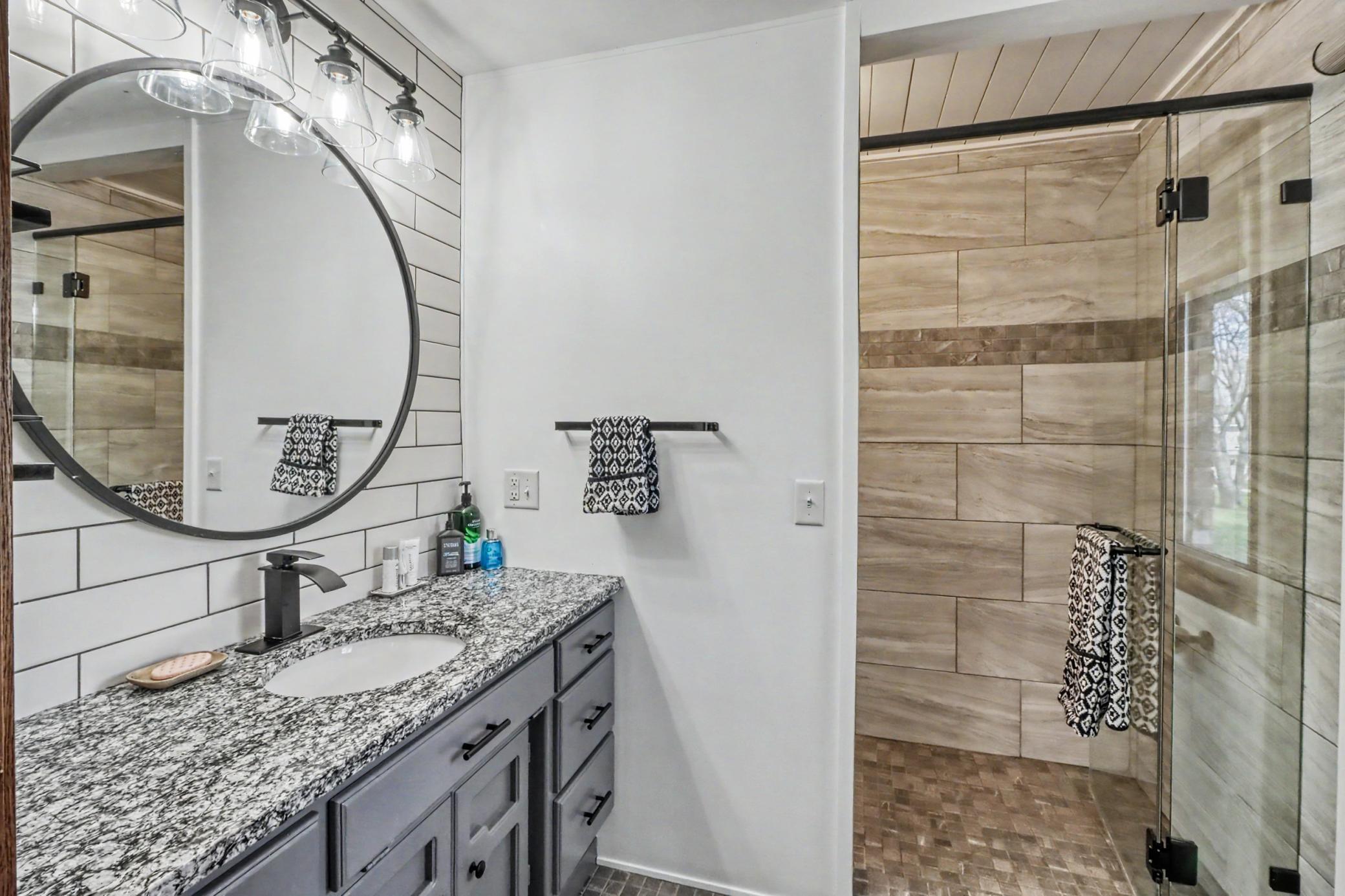 Primary Bathroom1_1.jpeg