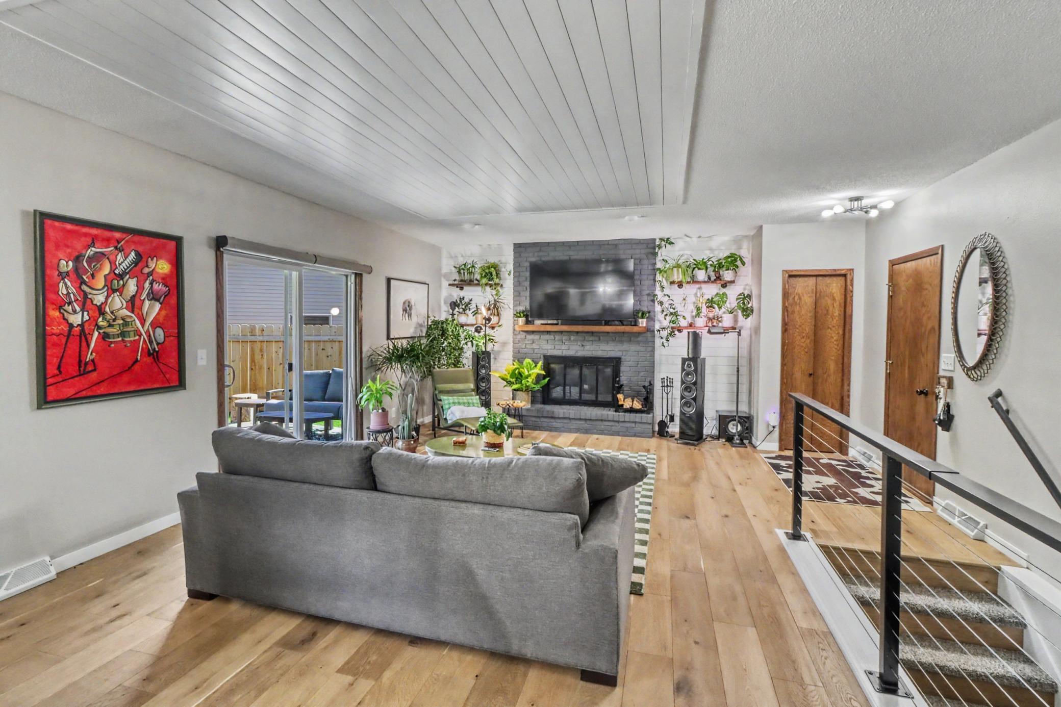 Familyroom1_.jpeg