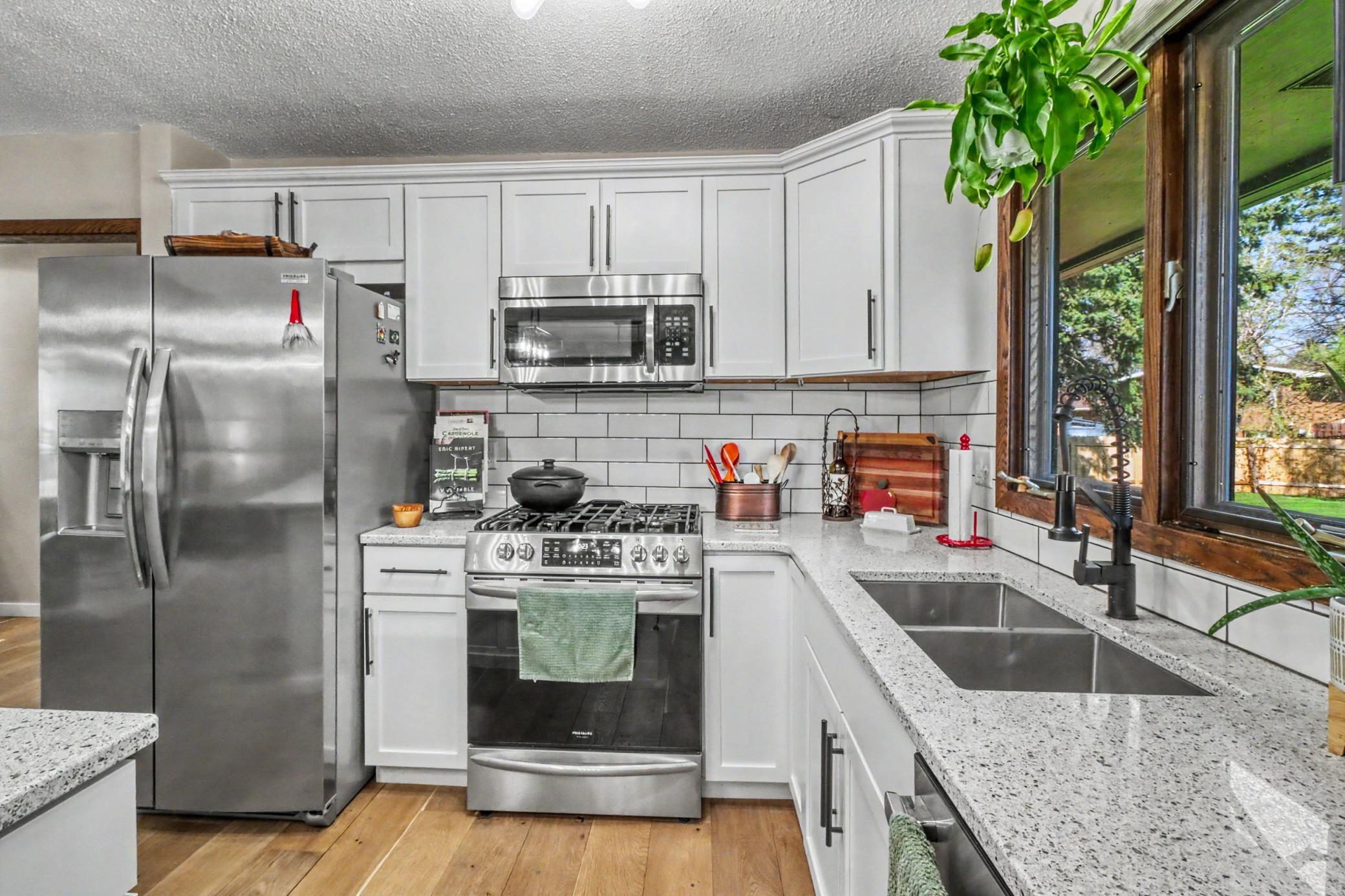 Kitchen1_3.jpeg