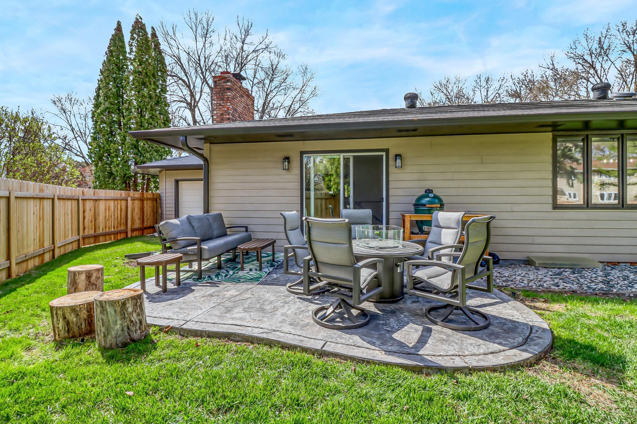 Backyard_Patio1_1.jpg