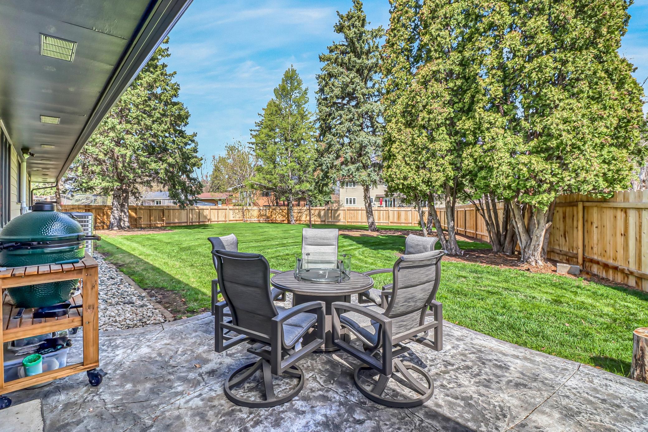 Backyard_Patio1_2.jpg
