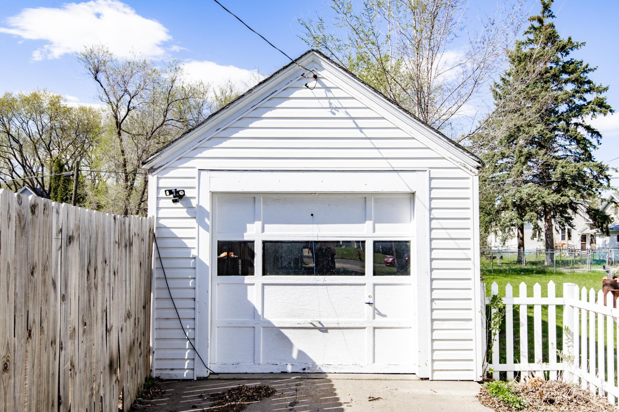 1 Stall Garage