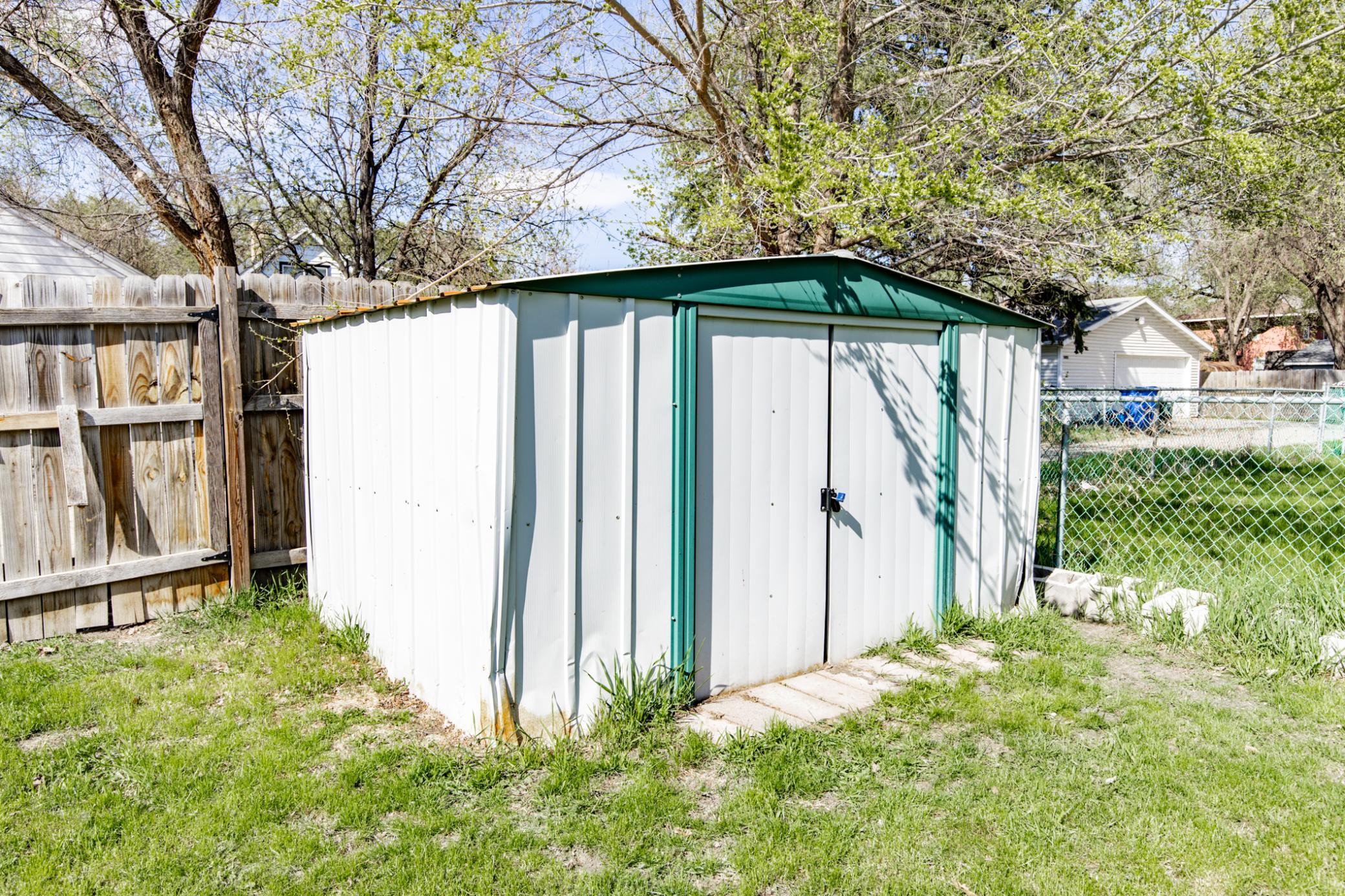 Shed staying with property