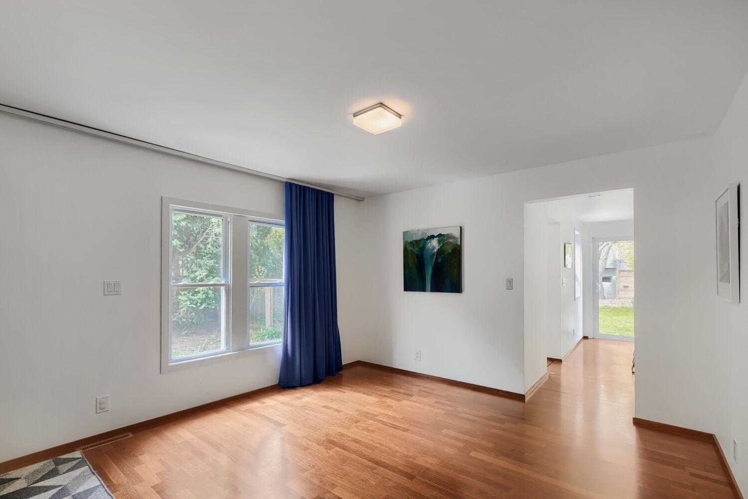 1310 Washington St NE - Web Quality - 004 - 04 Living Room.jpg