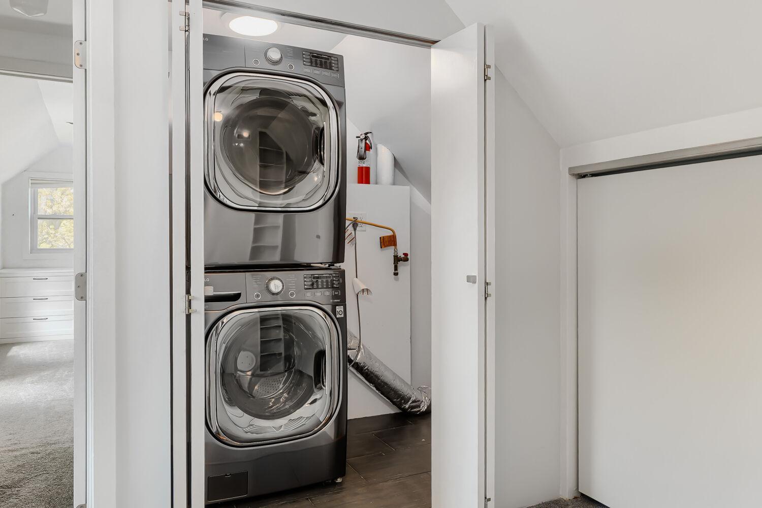 1310 Washington St NE - Web Quality - 024 - 24 Laundry Room.jpg