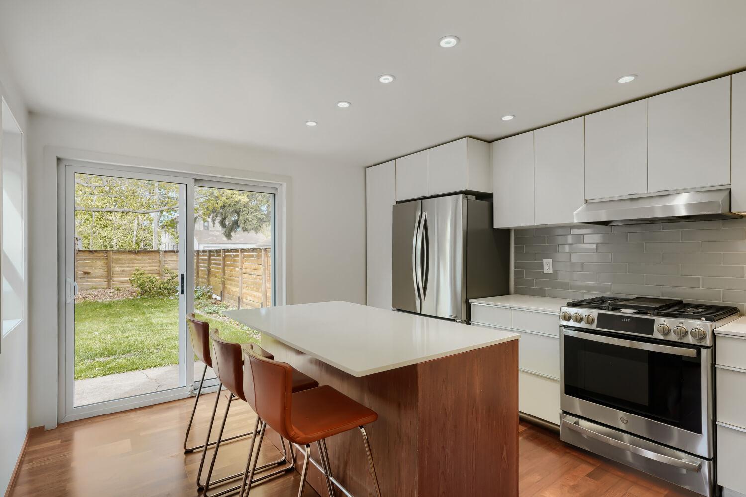 1310 Washington St NE - Web Quality - 009 - 09 Kitchen.jpg