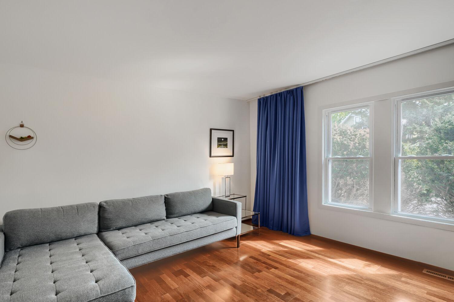 1310 Washington St NE - Web Quality - 005 - 05 Living Room.jpg