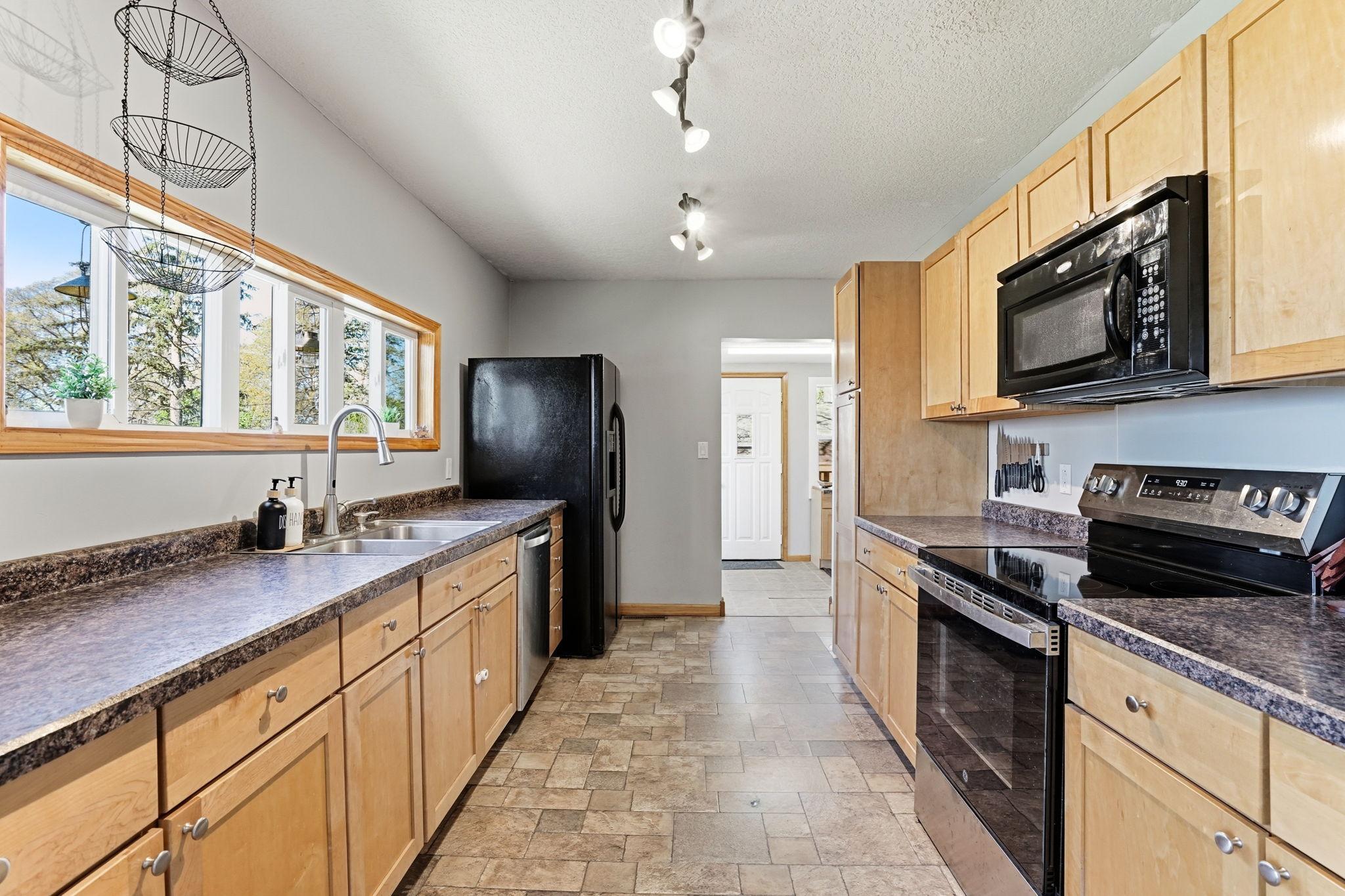 12-web-or-mls-203-2nd-Ave-NW-12.jpg