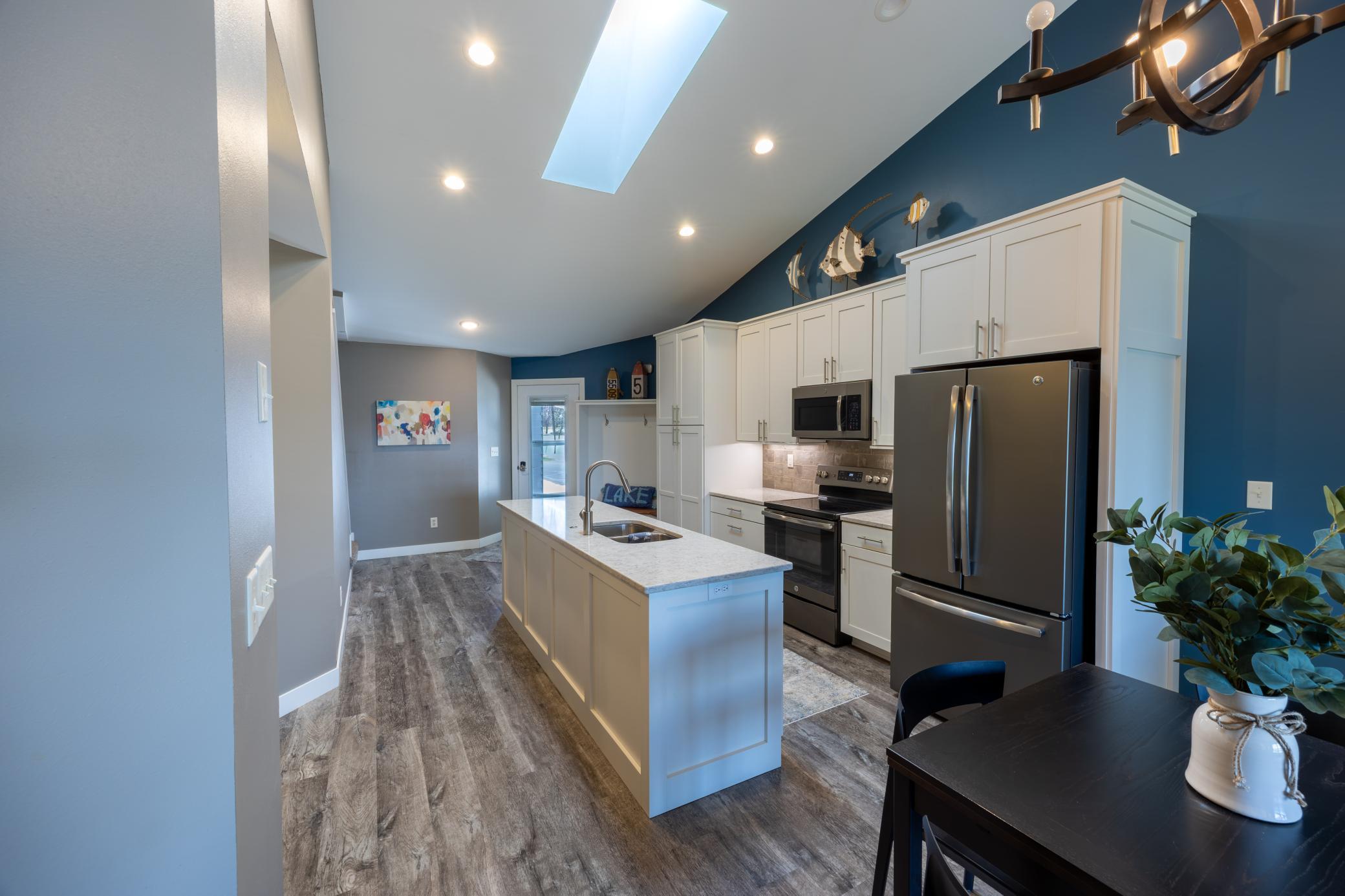 Kitchen/Entry