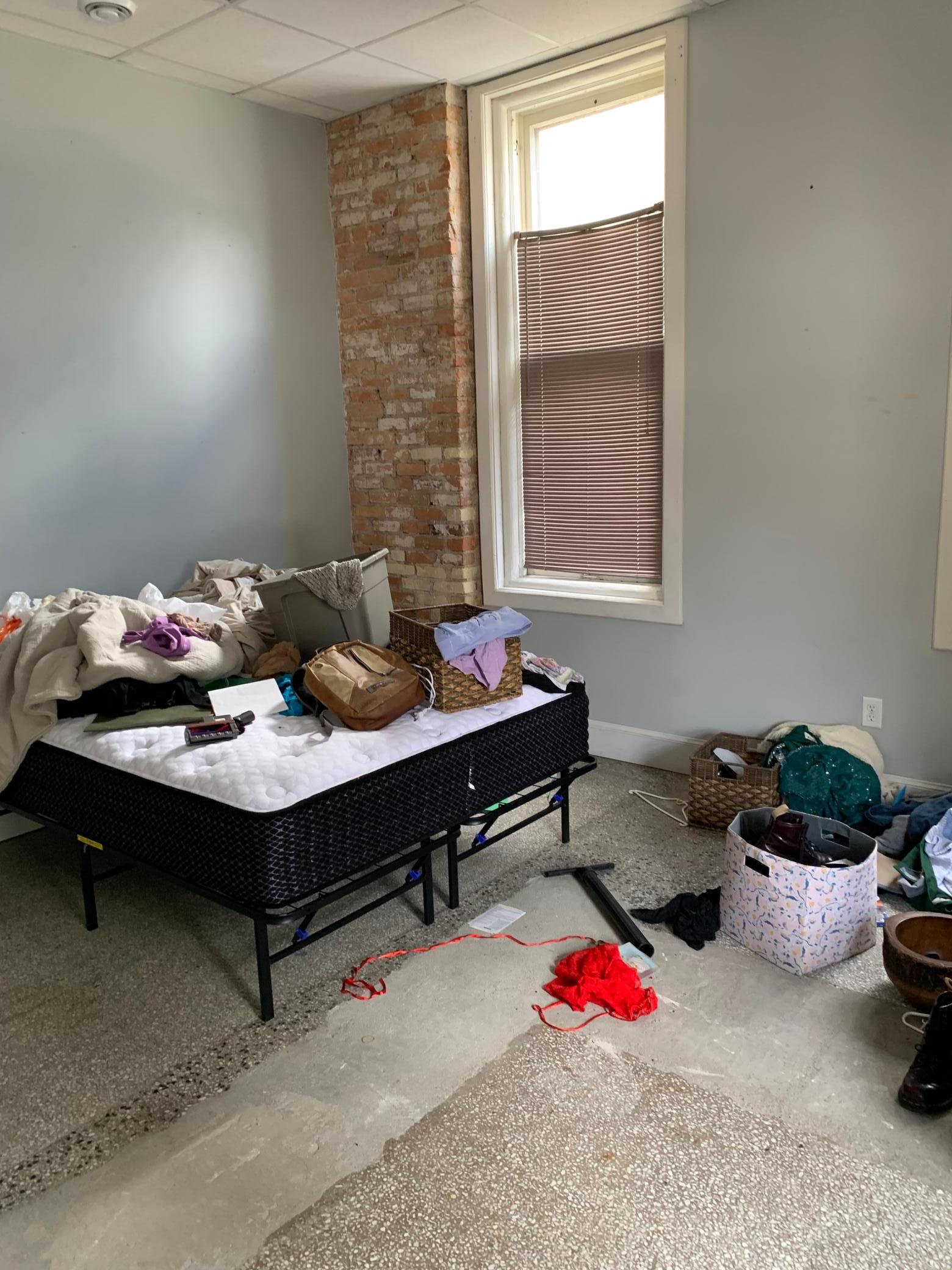 Large Bedroom/ Lot of Roo for a King Bed