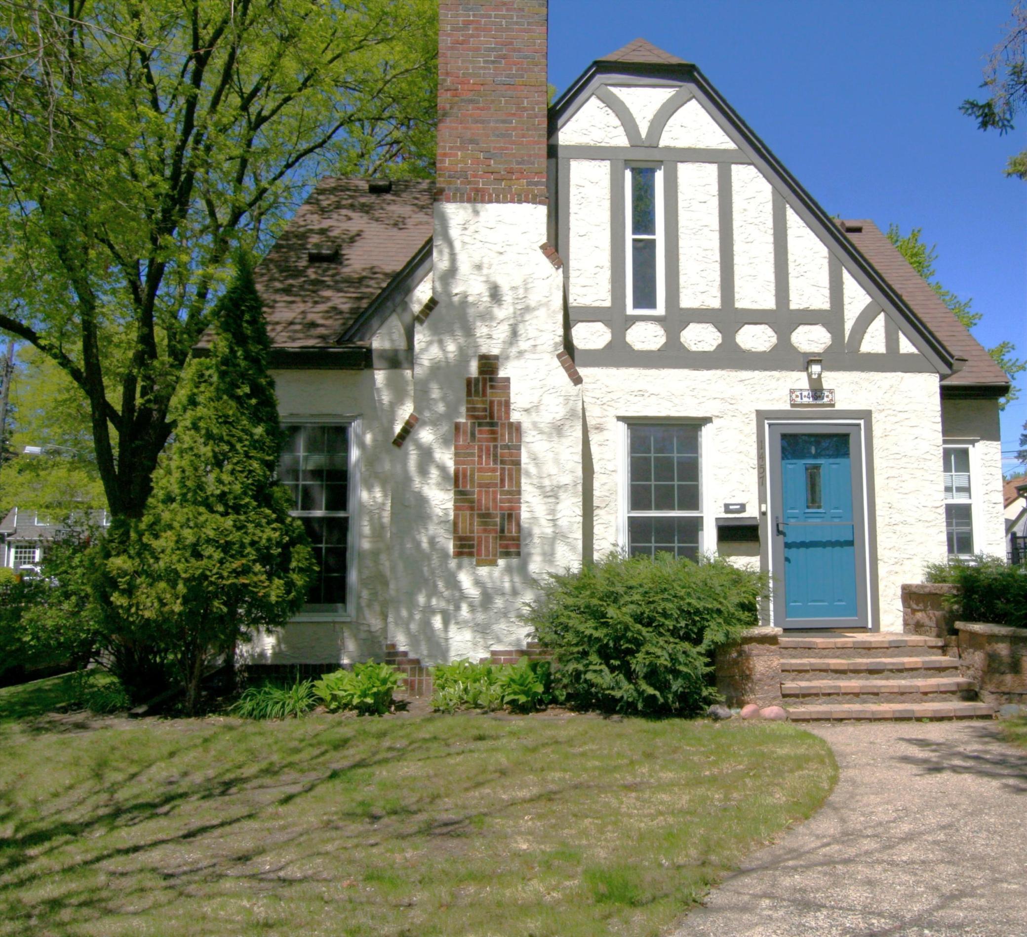 Welcome to 1457 Hoyt! Professional photos coming next week!