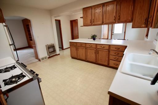 102 4th Avenue SE, Lidgerwood, ND 58053