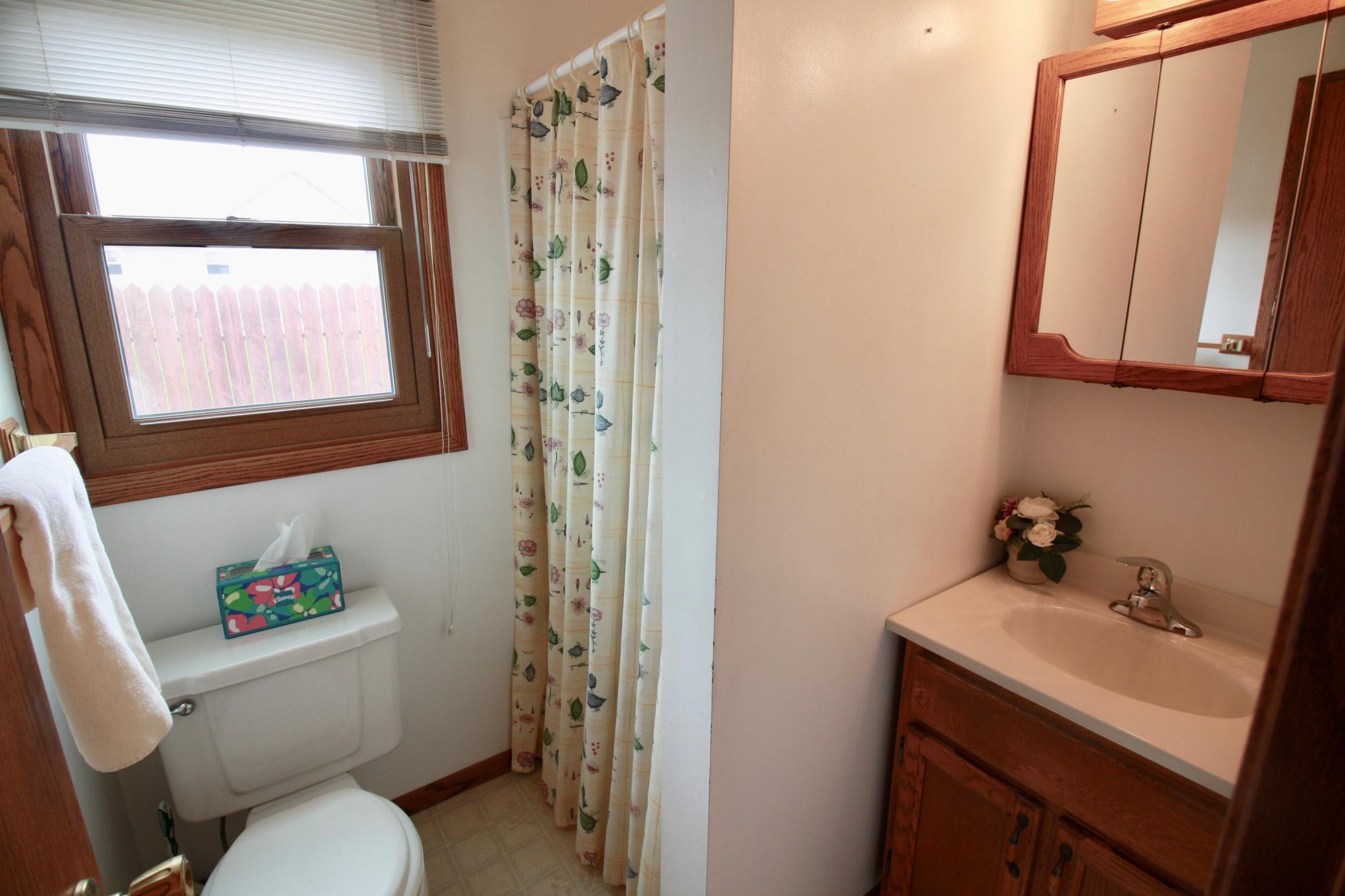 Main floor 3/4 bath