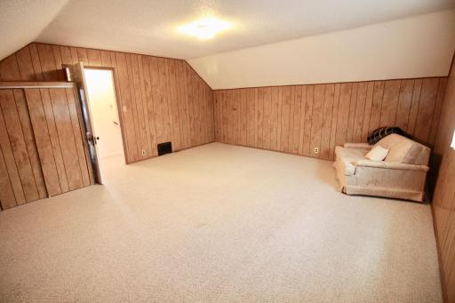 102 4th Avenue SE, Lidgerwood, ND 58053