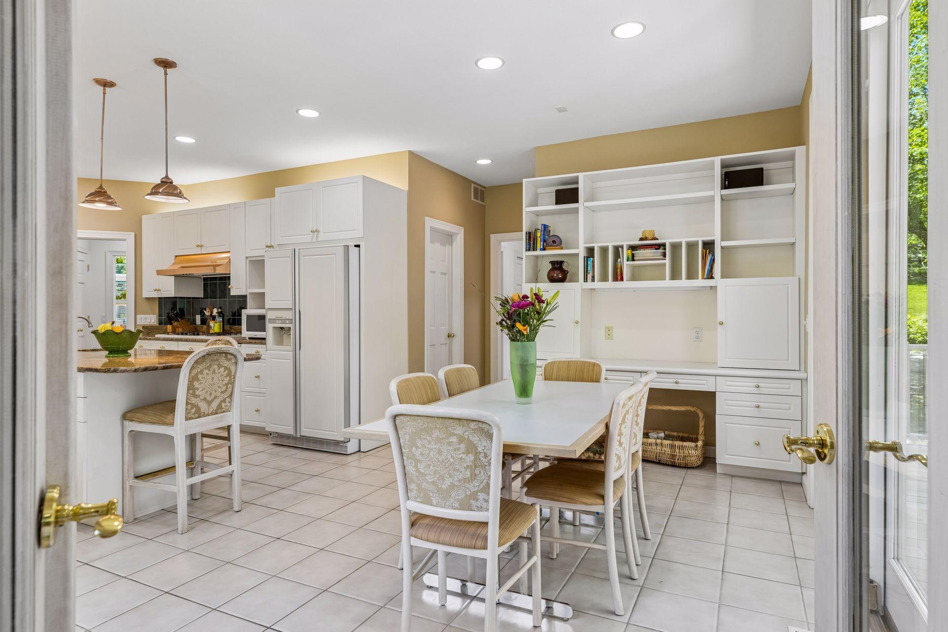 Large eat in kitchen area