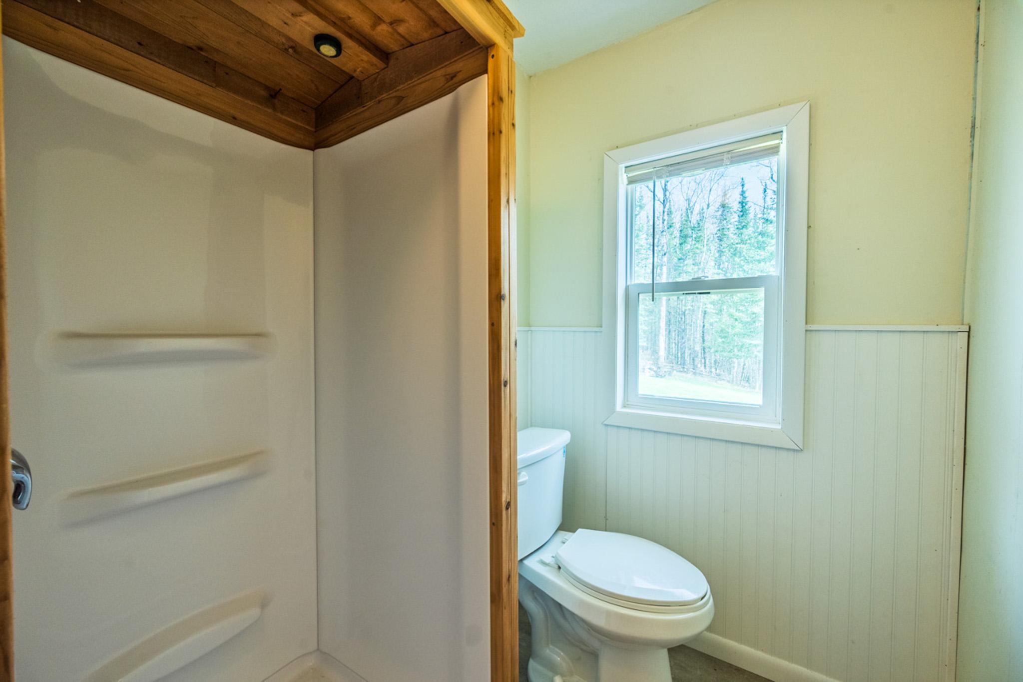 4214McSweeney-int-bath-2.jpg