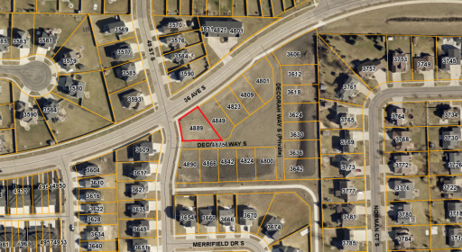 4889 Decorah Way S, Fargo, ND 58104