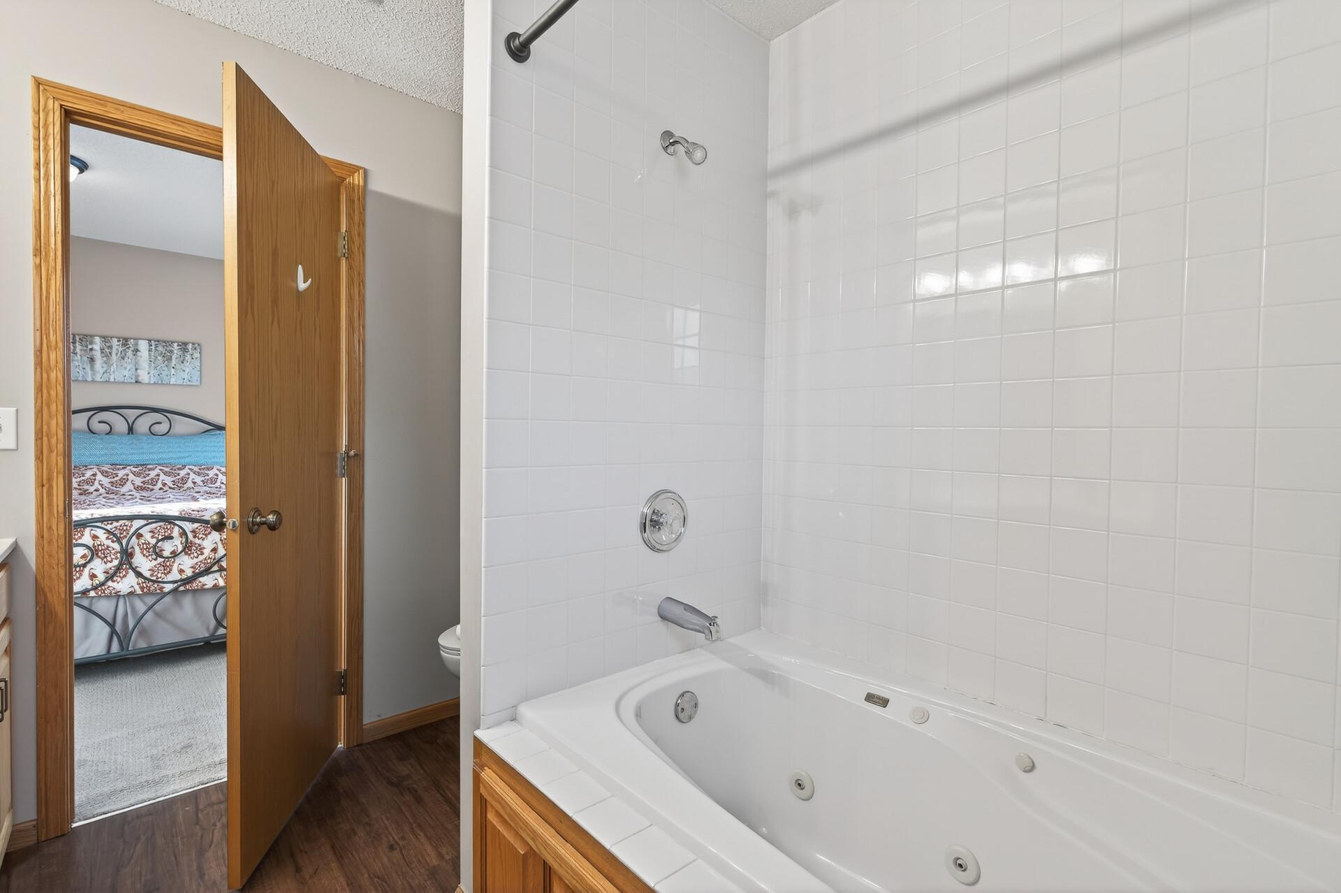 primary bedroom with jetted soaking tub