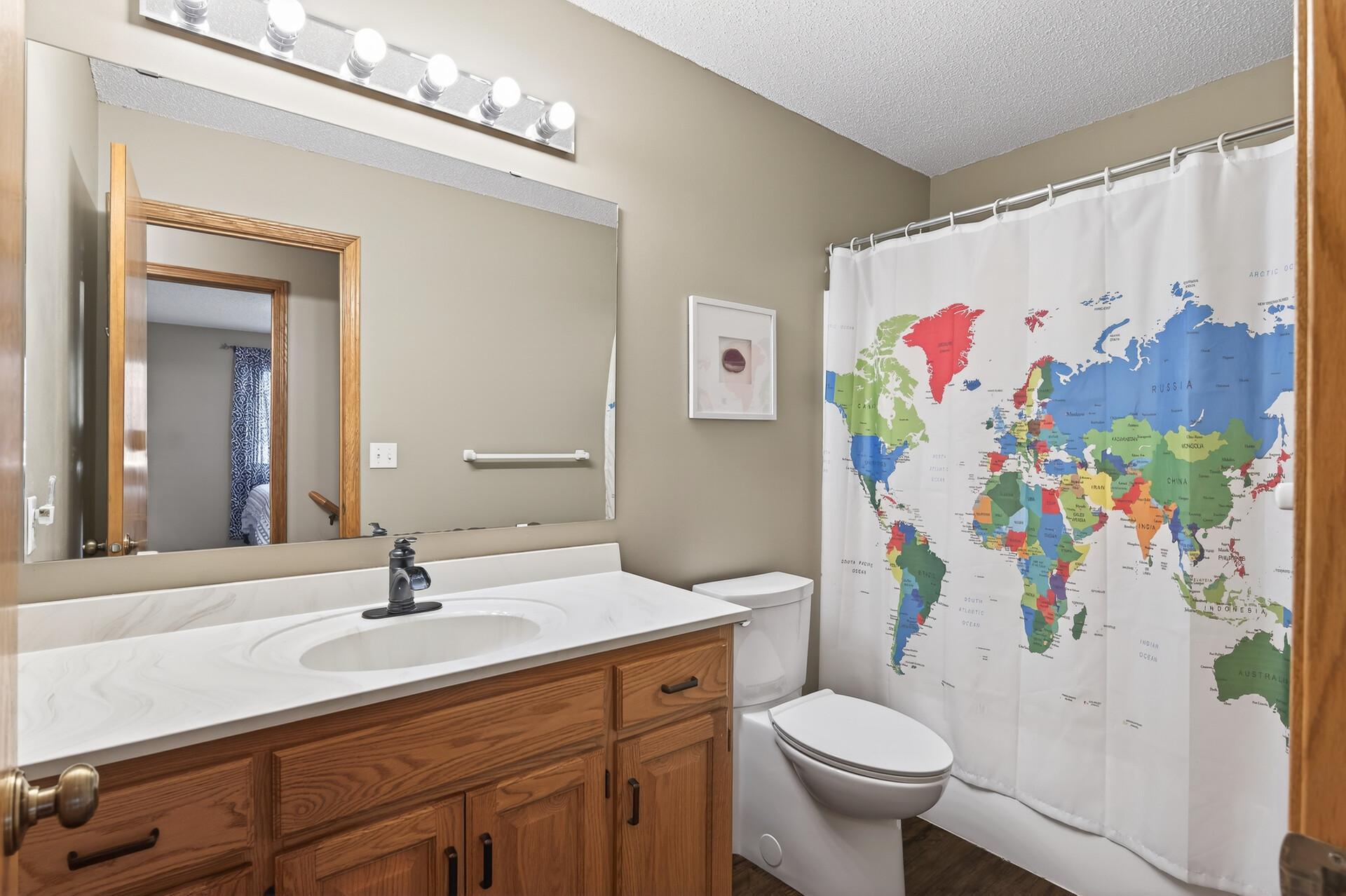 Upper level shared full bathroom