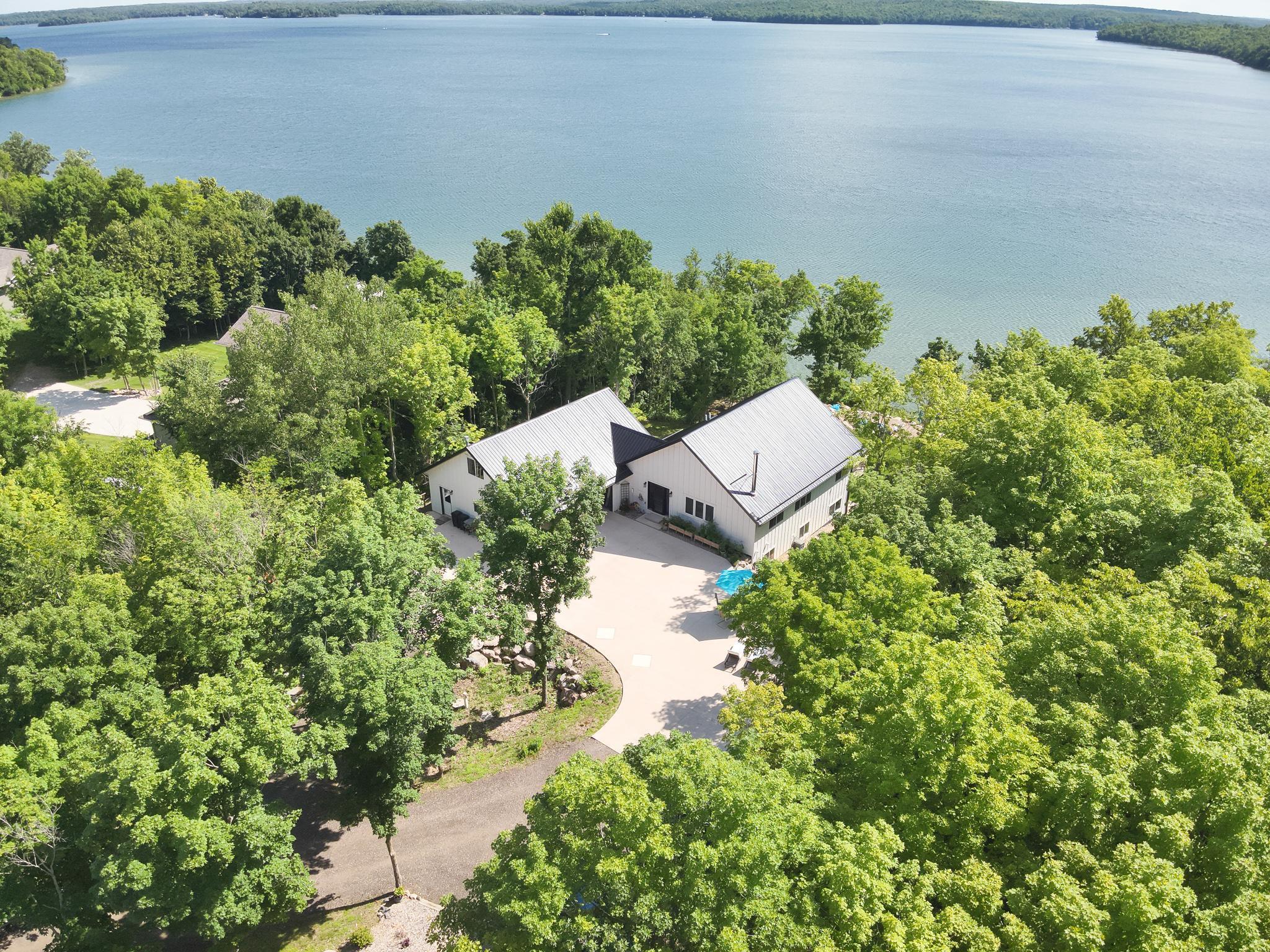 1+ acre / 150' shoreline