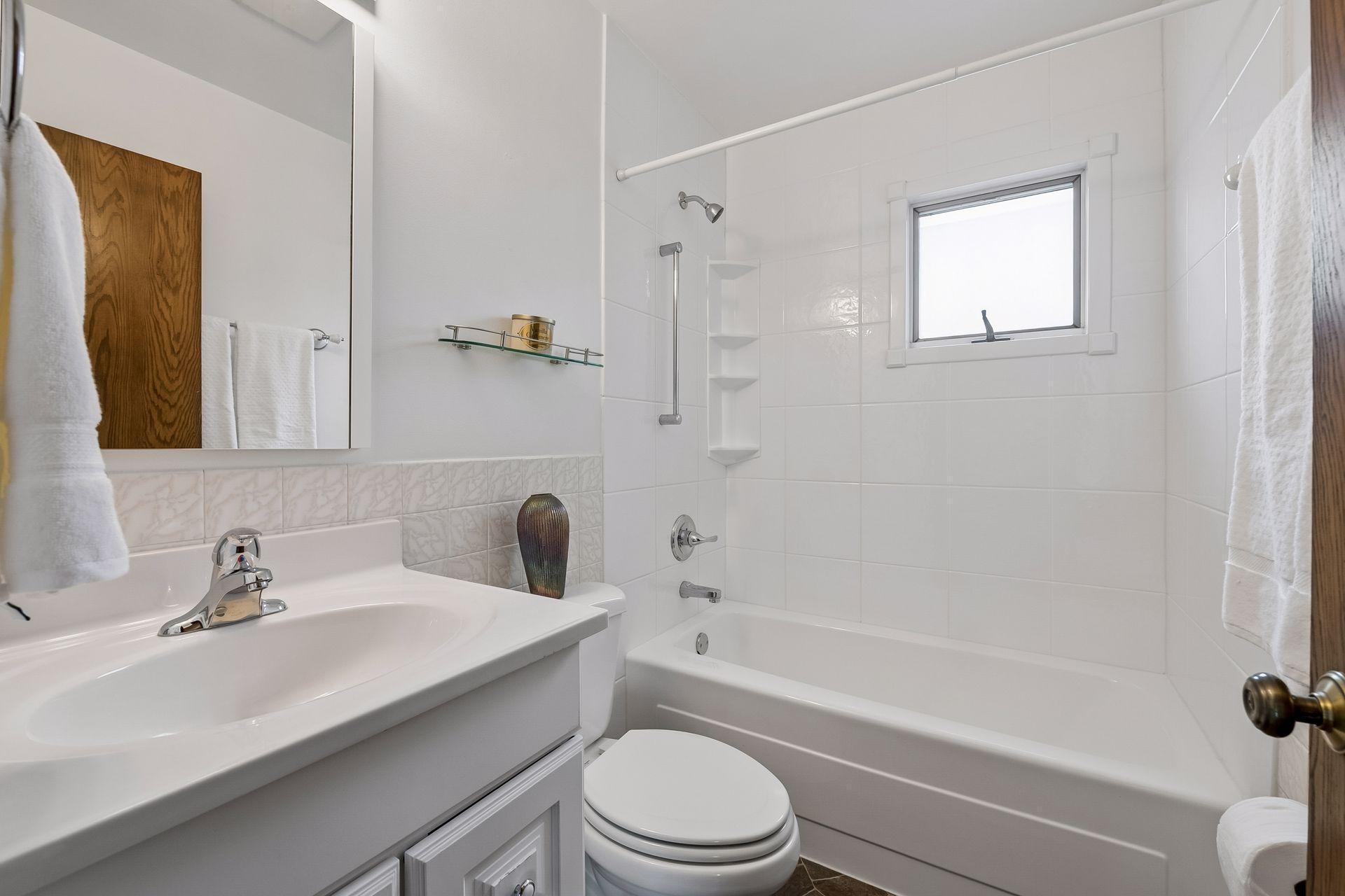Refreshed main floor full bath