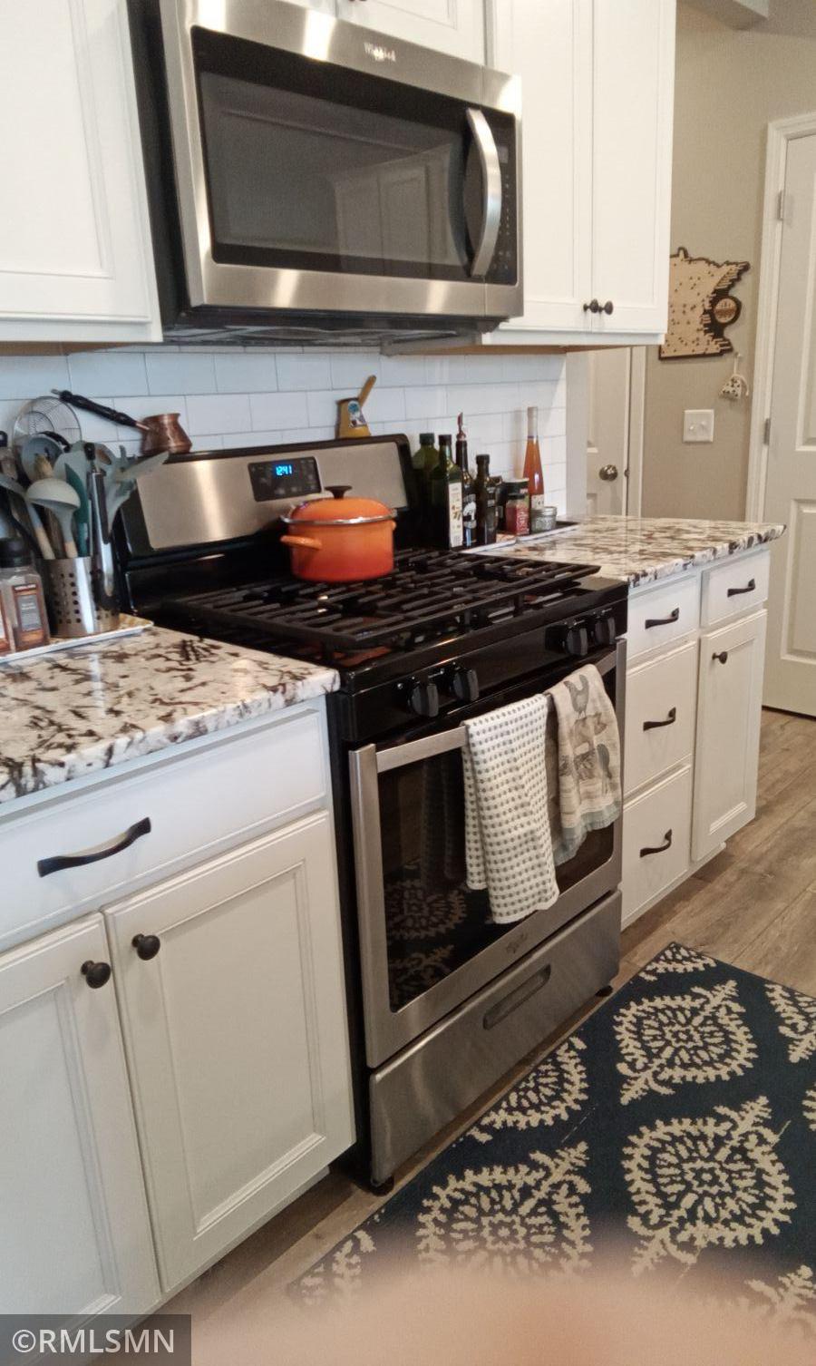 Kitchen Stove Area.jpg