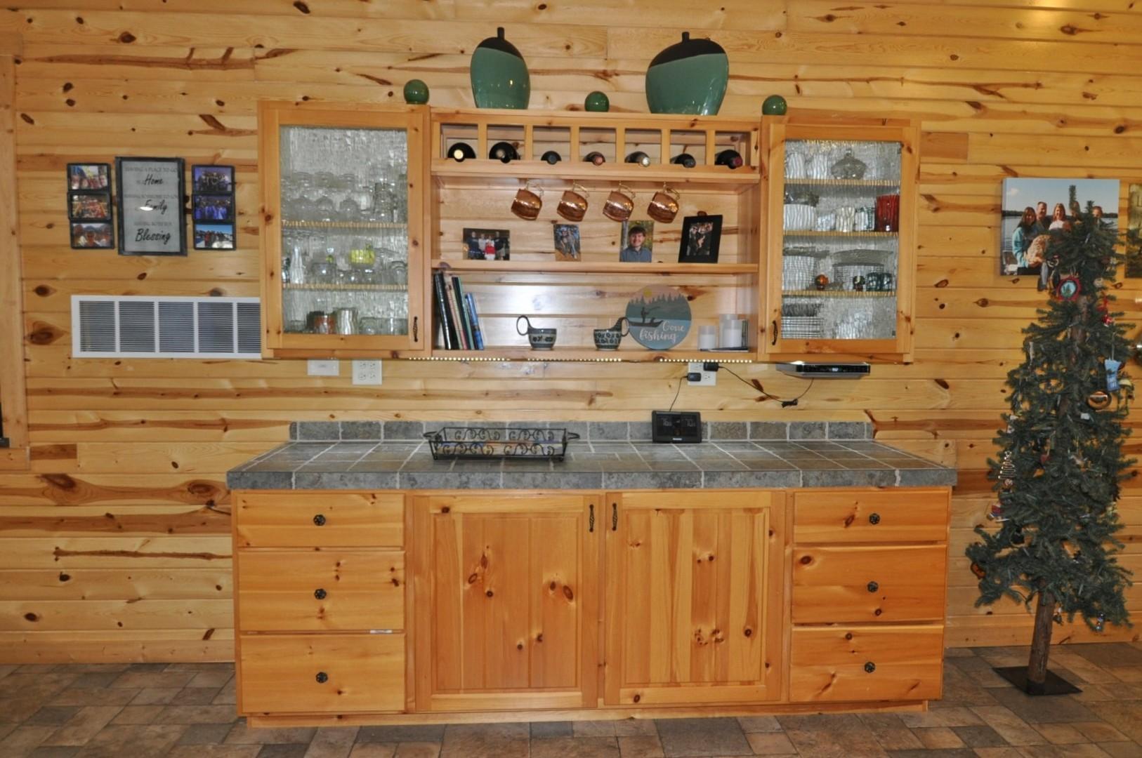 Built-in cabinet/dry bar