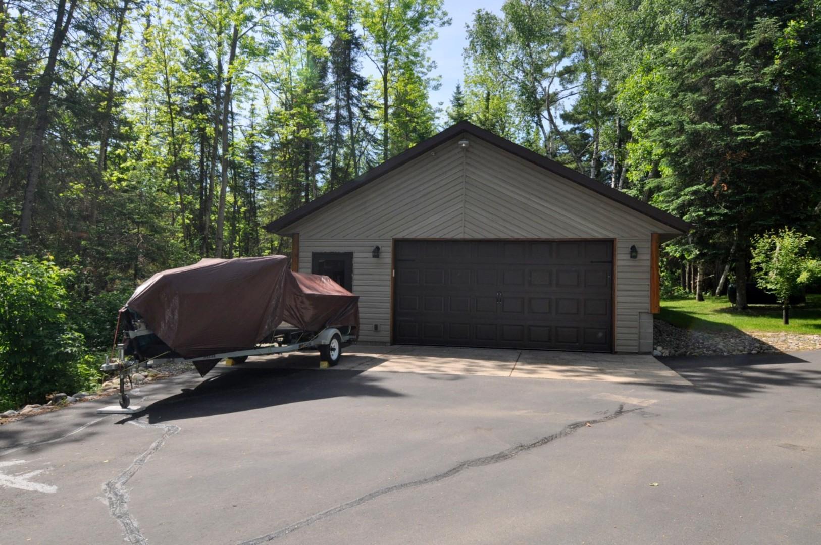 Detached heated garage/shop