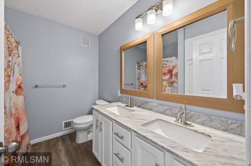 20374 Kensington Way, Lakeville, MN 55044