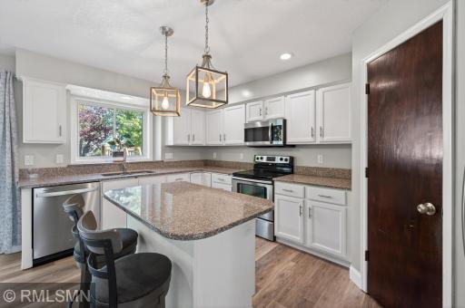 20374 Kensington Way, Lakeville, MN 55044