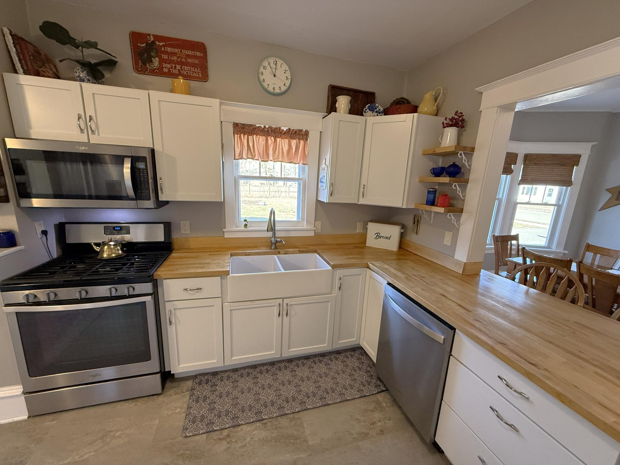 2 Kitchen.jpg