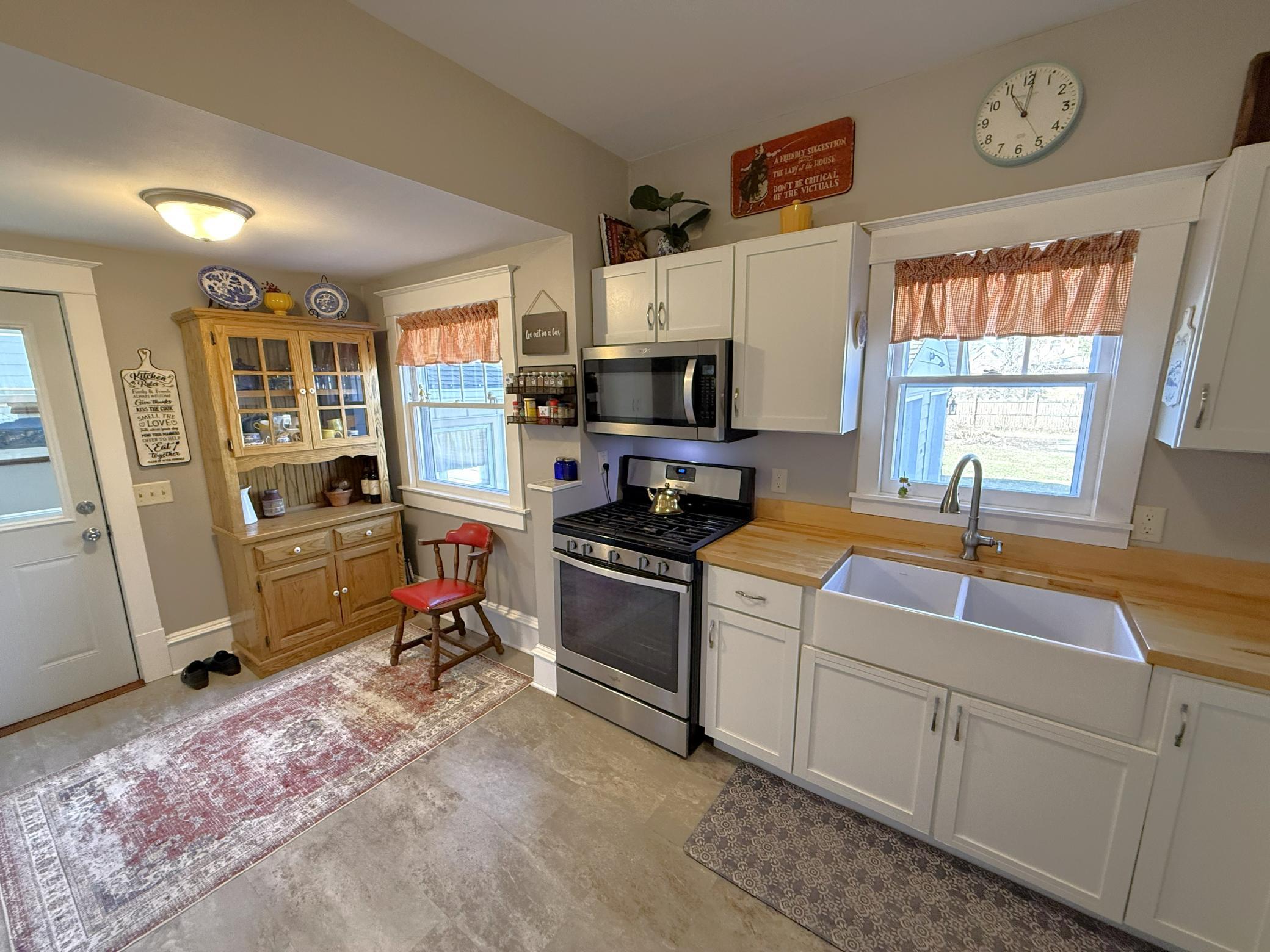 4 Kitchen Area from Breezway and Garage.jpg