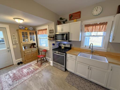 4 Kitchen Area from Breezway and Garage.jpg